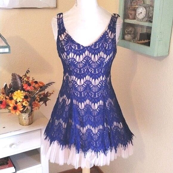 B. Darlin Lace Dress - Picture 1 of 15
